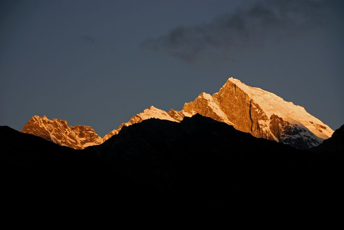 16 01 Karyolung At Sunrise From Lukla